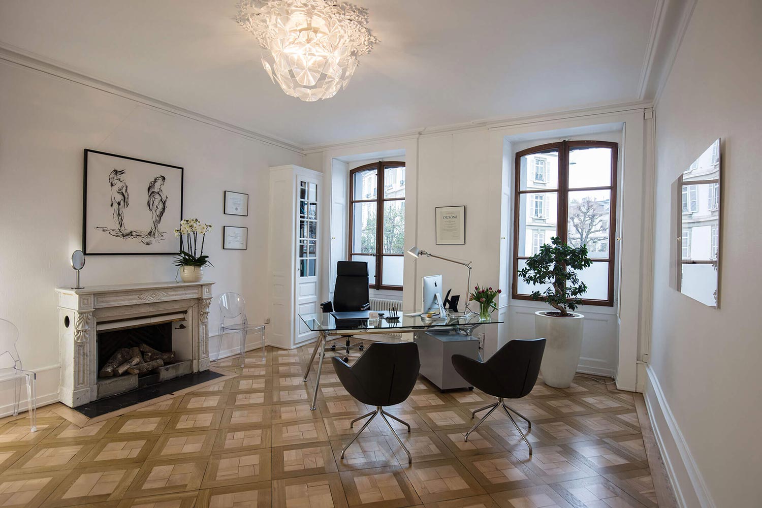 Salle de consultation du Docteur Kai-Uwe Schlaudraff, chirurgie esthétique chez Concept Clinic à Genève